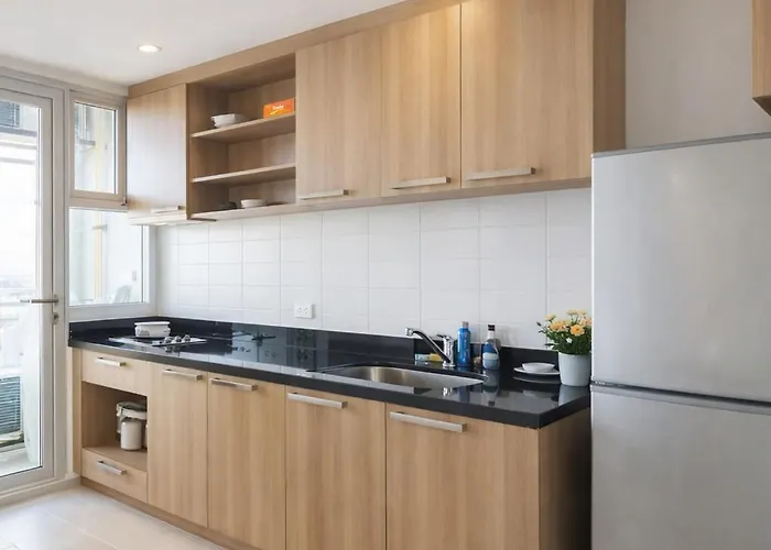 Hive Sathorn Skycorner Suite, Bts And 7-11 Front Bangkok