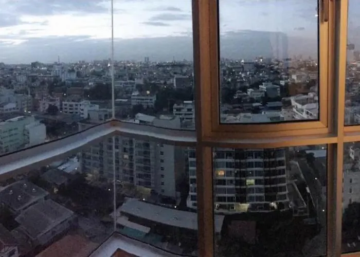 Hive Sathorn Skycorner Suite, Bts And 7-11 Front * Bangkok