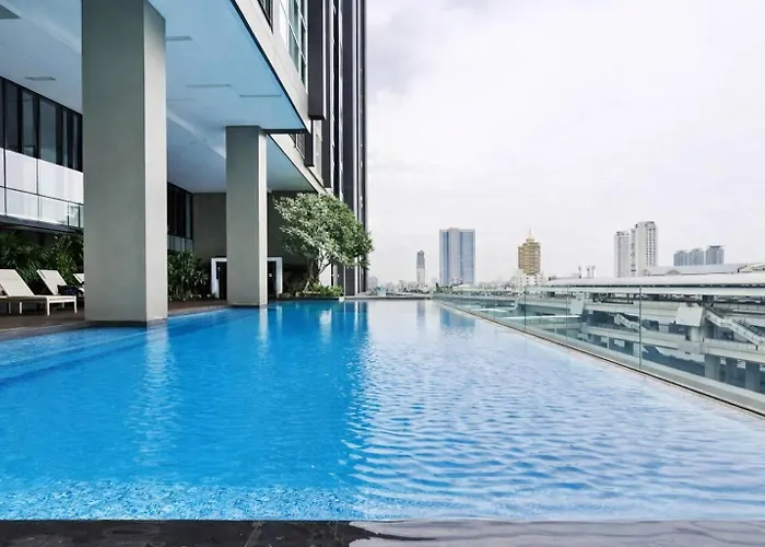 Hive Sathorn Skycorner Suite, Bts And 7-11 Front Apartment Bangkok